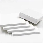 Bord leatháin phlaisteach chrua